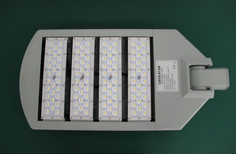 RL03 series CE CB ENEC IP67 IK09 240W 160LM/W adjustable photocell dia-cast aluminum photocell dimmable led street light,led urban lights,led road luminaires,led street lamp,eight years warranty,tool-free maintenance,class II.